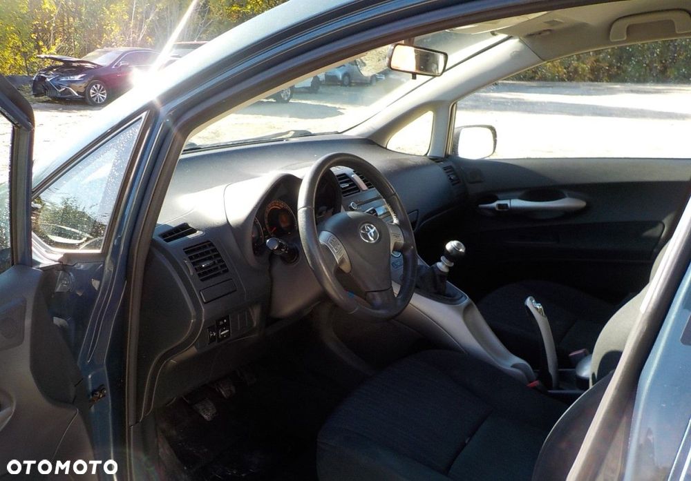 Toyota Auris - 16