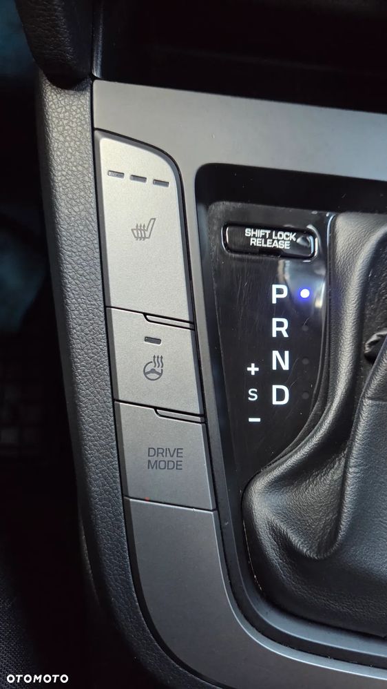 Hyundai Elantra 1.6 Comfort Premiere - 30