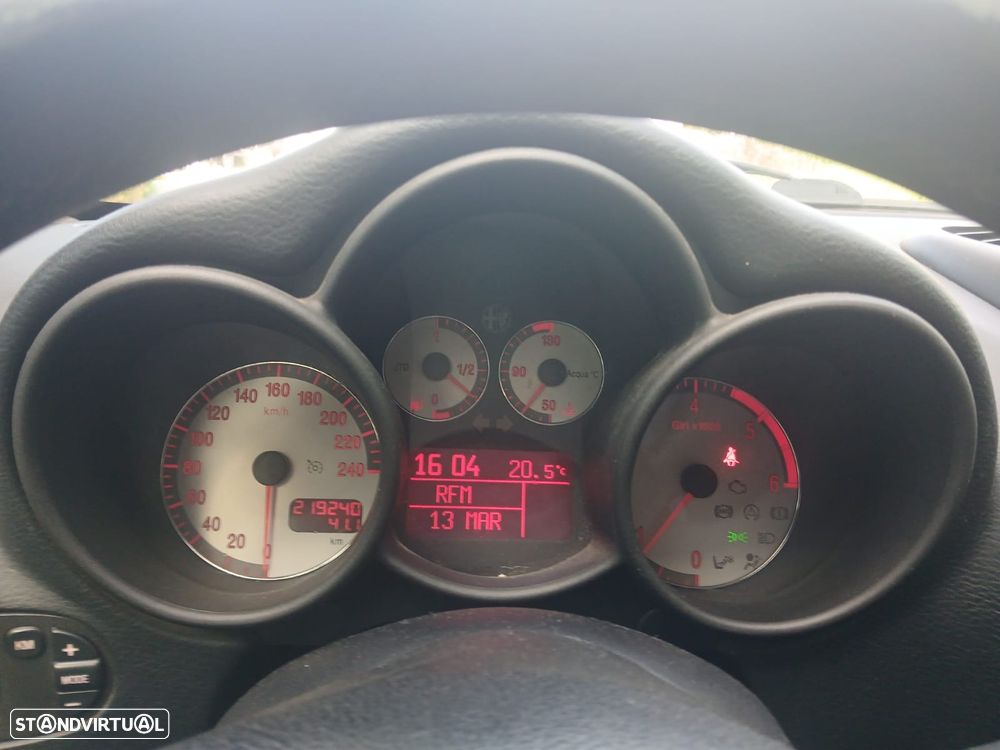 Alfa Romeo GT 1.9 JTD M-JET - 8