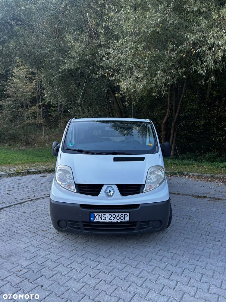 Renault Trafic 2011 photo 2