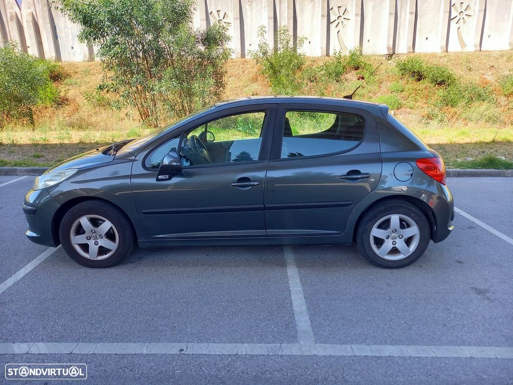 Peugeot 207 - 1