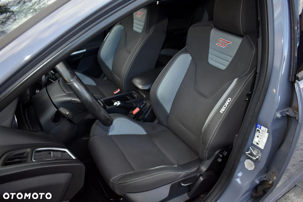 Ford Focus 2.0 TDCi ST - 25