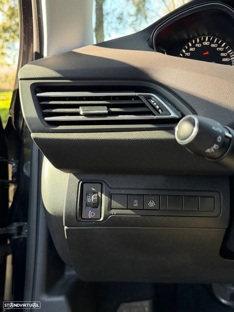Peugeot 308 - 25