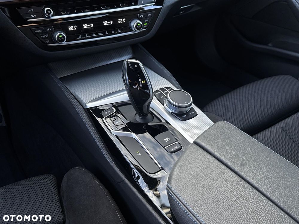 BMW Seria 5 520d xDrive - 16