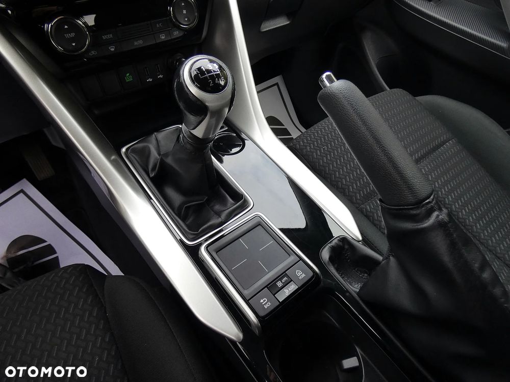 Mitsubishi Eclipse Cross 1.5 T Intense - 10