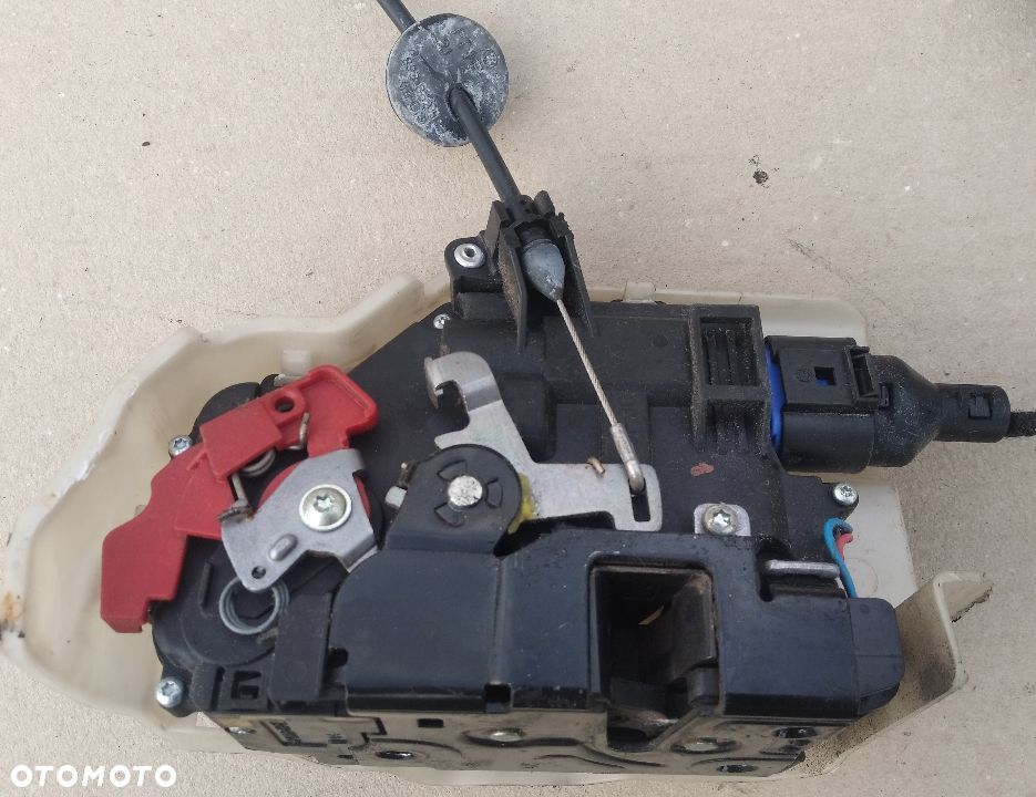 VW Touran I Golf 5 Jetta zamek drzwi lewy przod przedni - 1