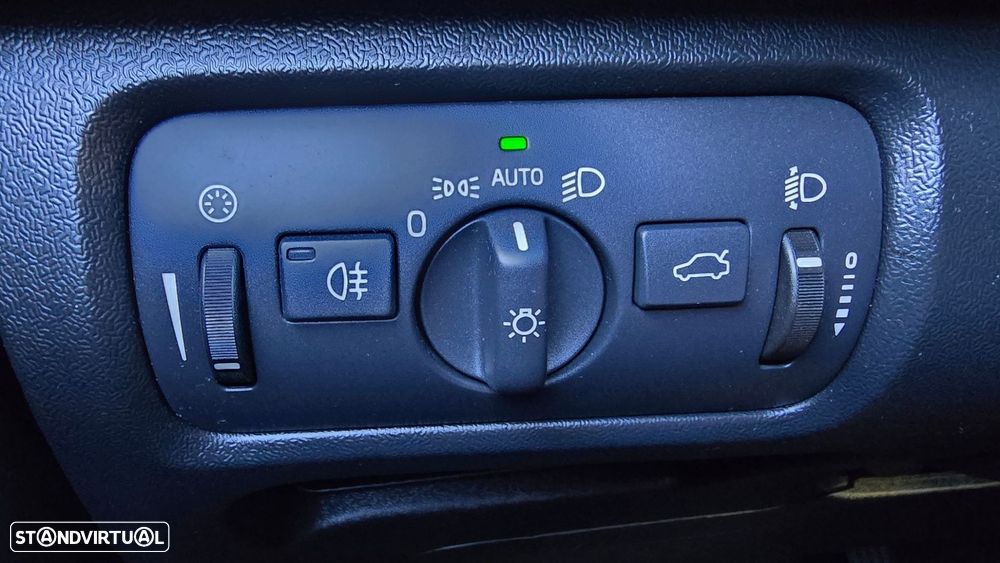 Volvo V40 1.6 D2 Momentum Powershift Eco - 11