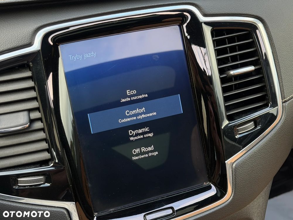 Volvo XC 90 D5 SCR AWD Inscription 7os - 16