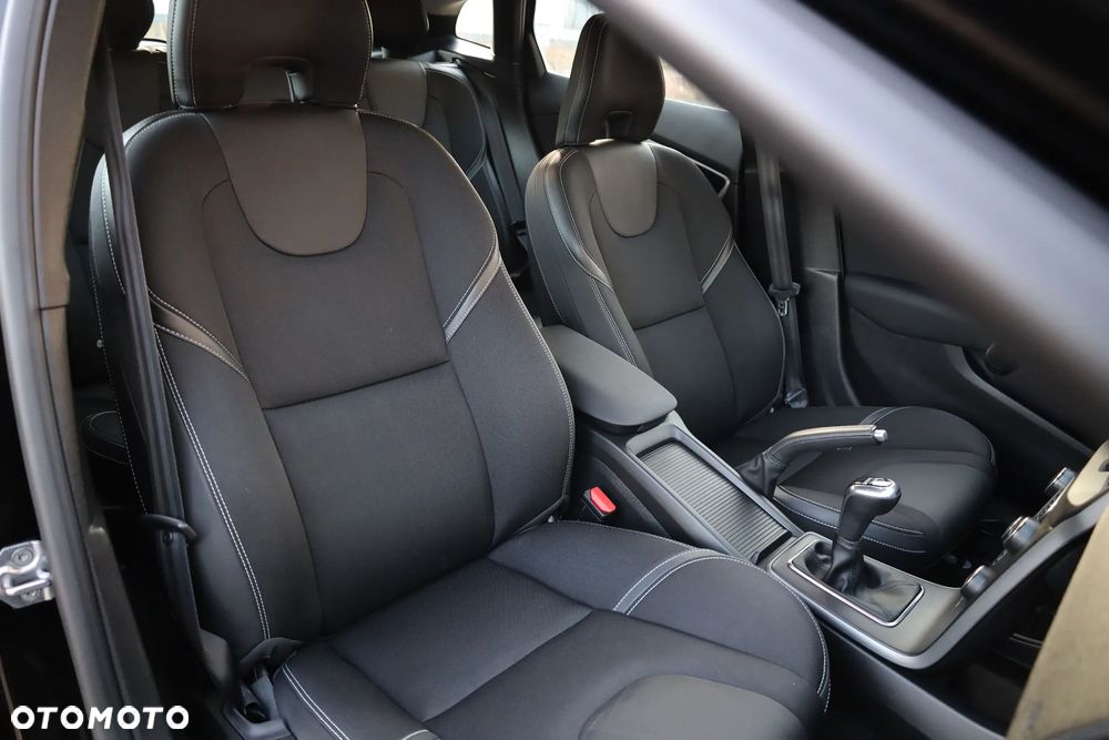 Volvo V40 T2 Linje Svart - 20