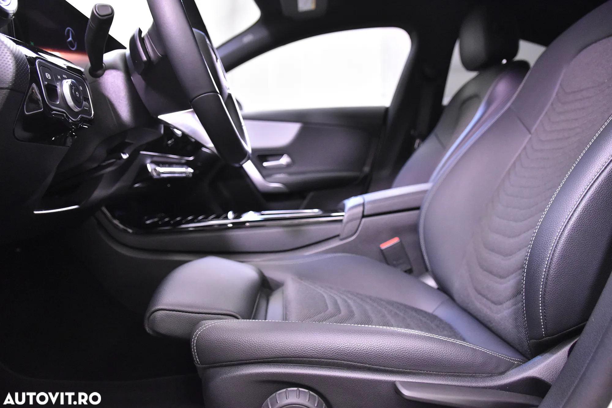 Mercedes-Benz CLA 220 MHEV 4MATIC Coupe - 24