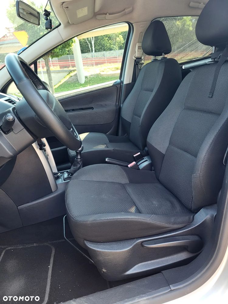 Peugeot 207 1.4 HDi Trendy Euro5 - 15