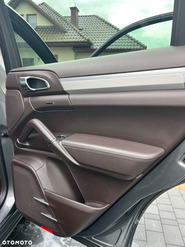 Porsche Cayenne - 25