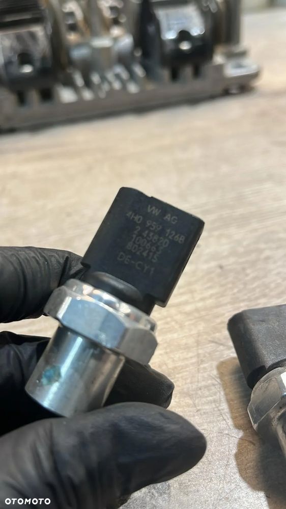 Czujnik ciśnienia klimatyzacji VOLKSWAGEN OE 4H0959126B - 4