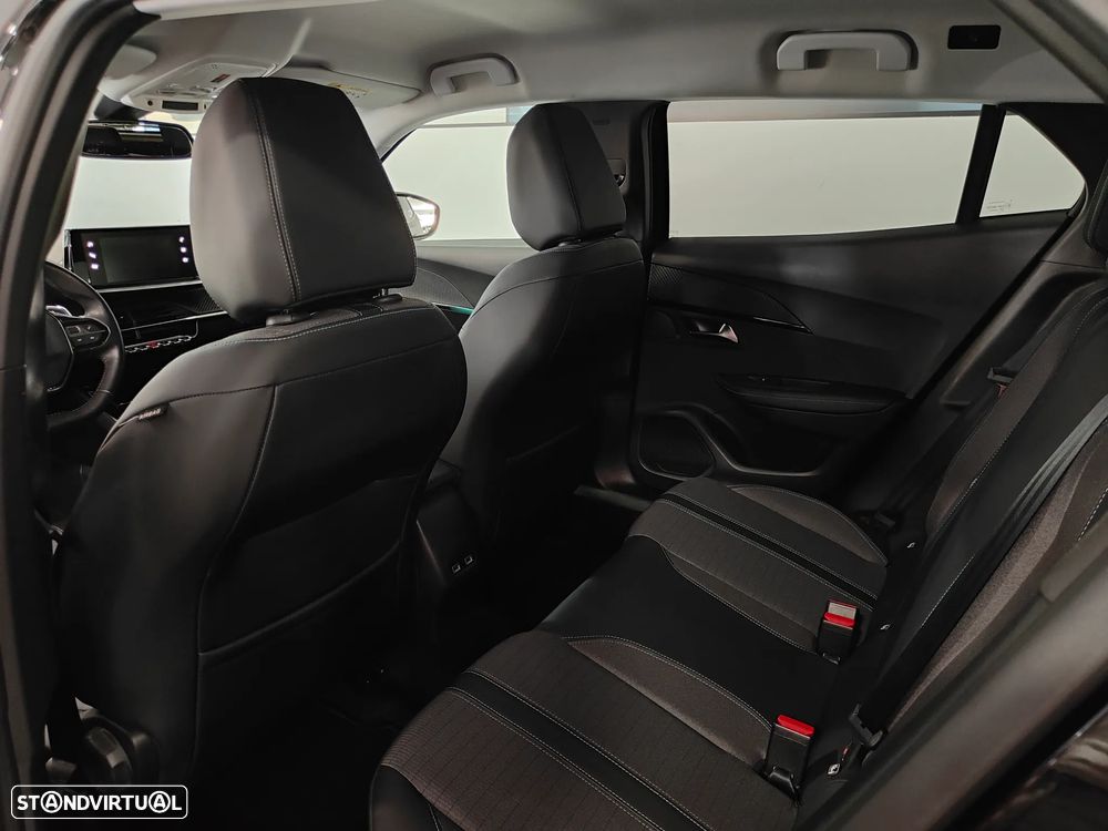 Peugeot 2008 1.2 PureTech Allure EAT8 - 33