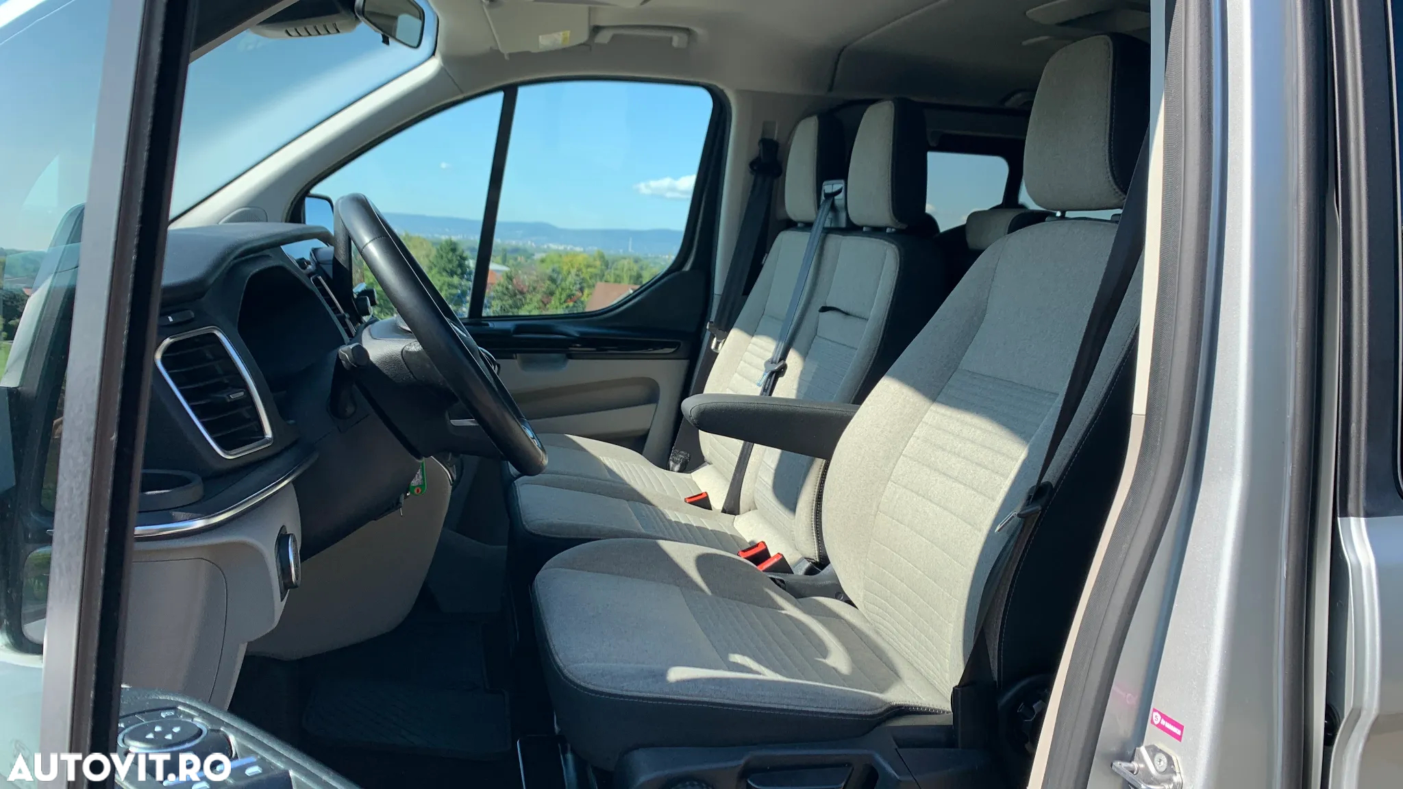 Ford Tourneo Custom Bus 320 2.0 EcoBlue 150 CP L2H1 Titanium X - 14