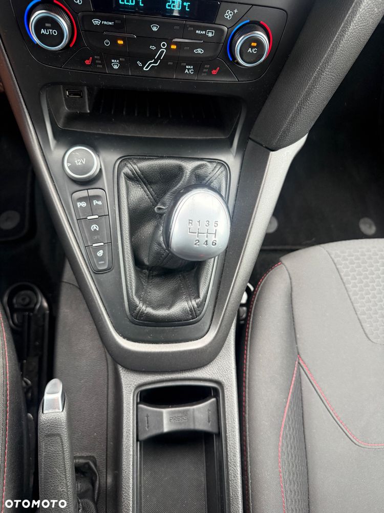 Ford Focus 1.5 EcoBoost ST-Line - 8