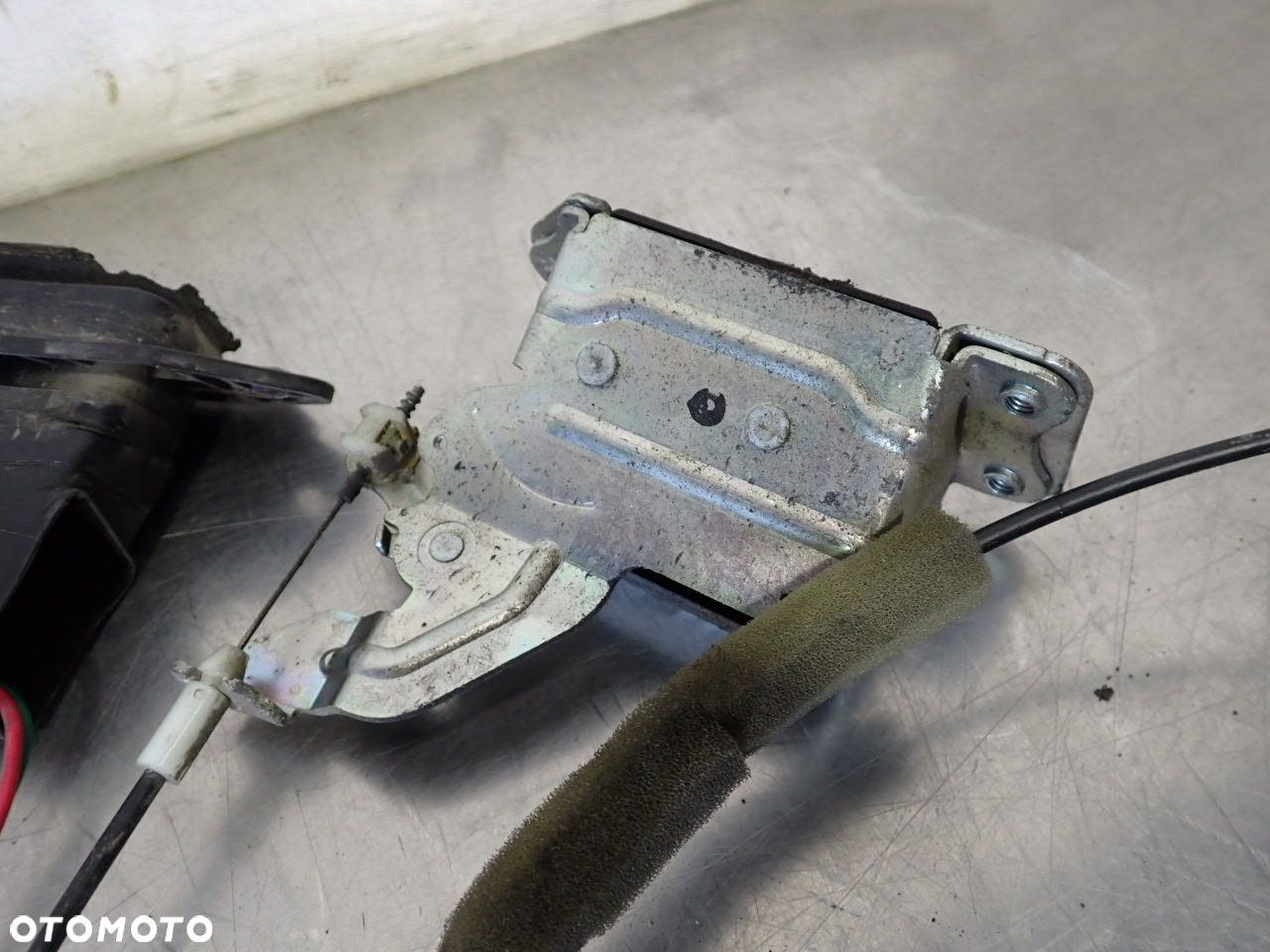 ZAMEK DRZWI PRZESUWNYCH PRAWYCH NISSAN NV200 - 4