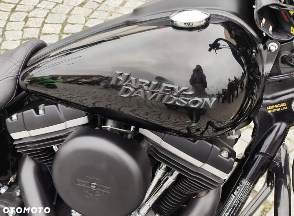 Harley-Davidson Dyna Street Bob - 12