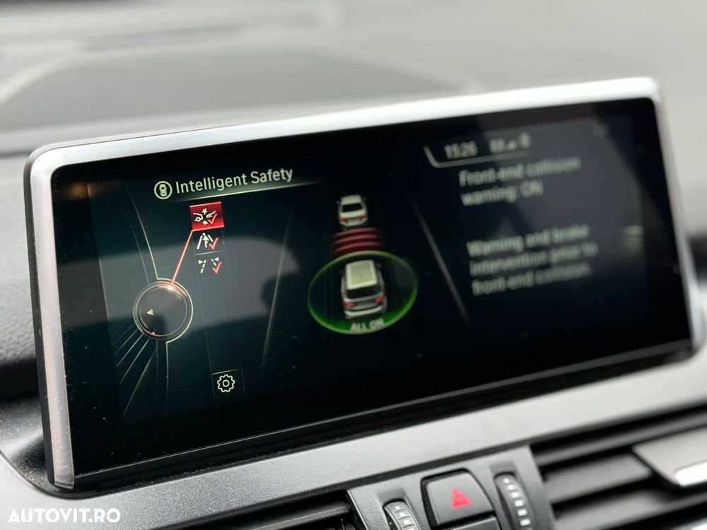 BMW Seria 2 218d - 33