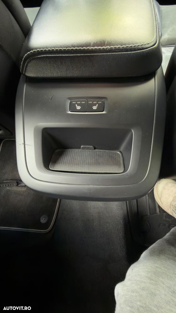 Volvo XC 60 D4 R-Design - 31