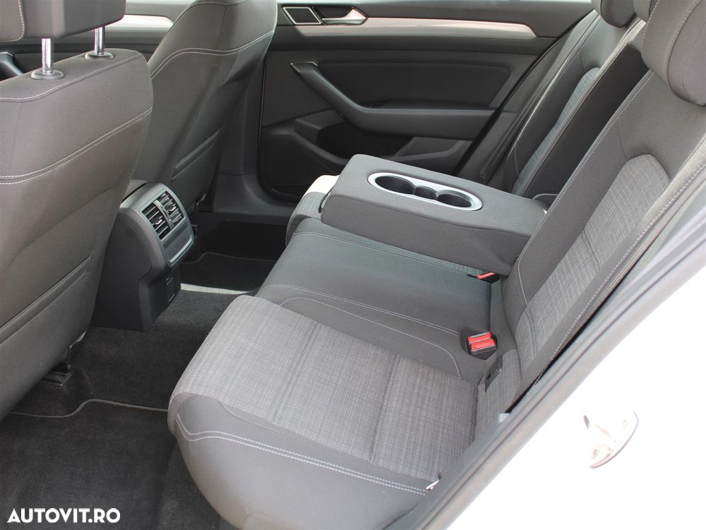 Volkswagen Passat 1.5 TSI ACT DSG Comfortline - 13
