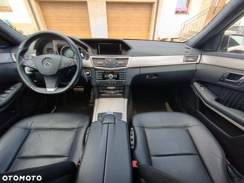 Mercedes-Benz Klasa E 300 CDI DPF BlueEFFICIENCY 7G-TRONIC Avantgarde - 31