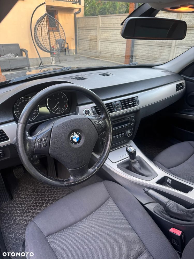BMW Seria 3 318i - 9
