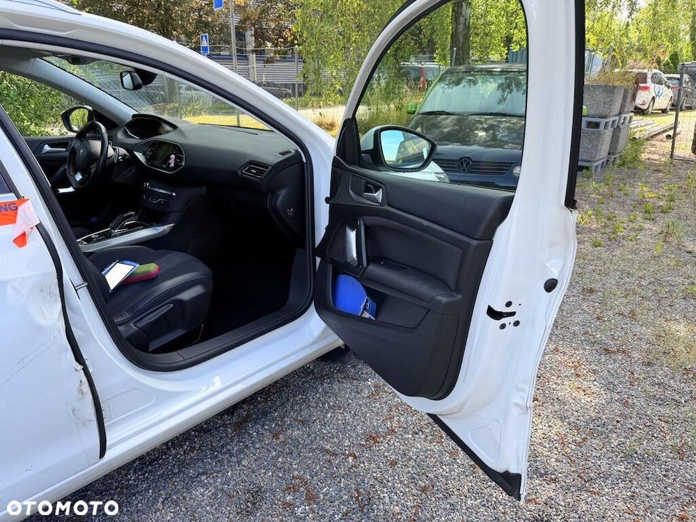 Peugeot 308 BlueHDi 130 EAT8 Allure - 4