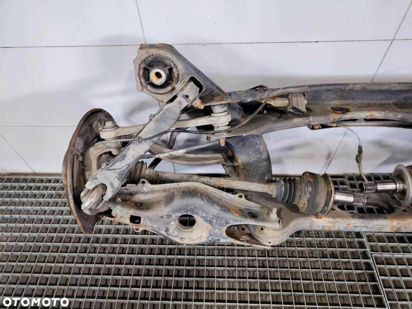 BELKA SANKI OŚ ZAWIESZENIE TYŁ TYLNE MERCEDES E COUPE W207 C207 LIFT 2.2 - 7