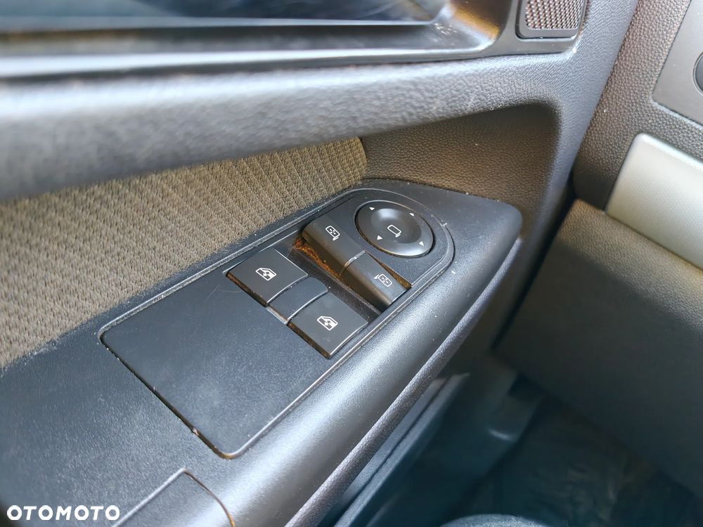 Opel Zafira 1.9 CDTI - 23