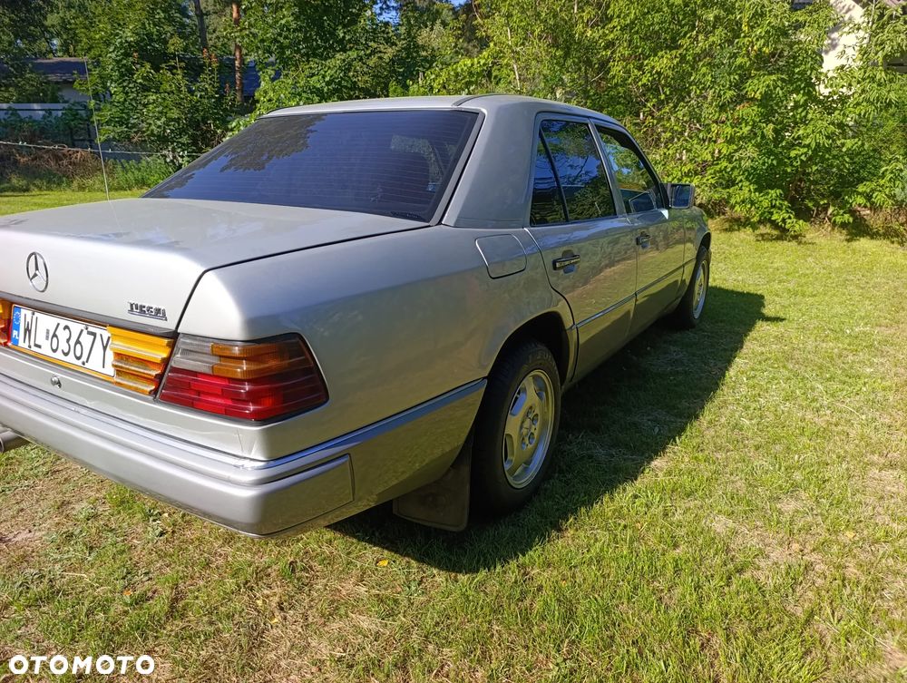 Mercedes-Benz W124 (1984-1993) ver-300-gd - 13