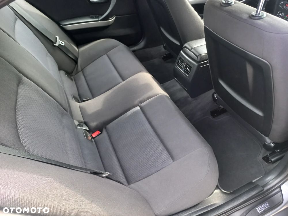 BMW Seria 3 318i Edition Exclusive - 23