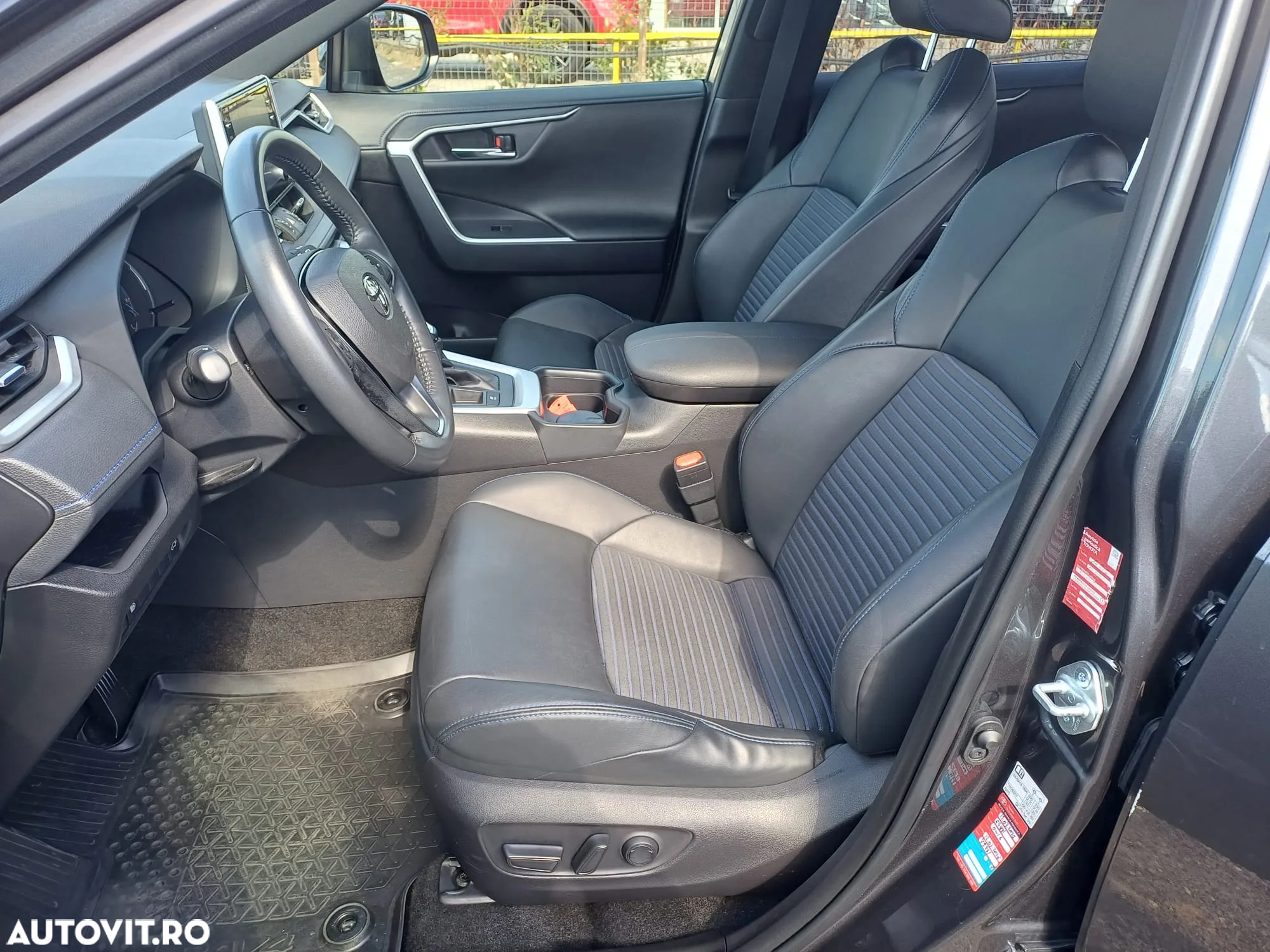 Toyota RAV4 - 10