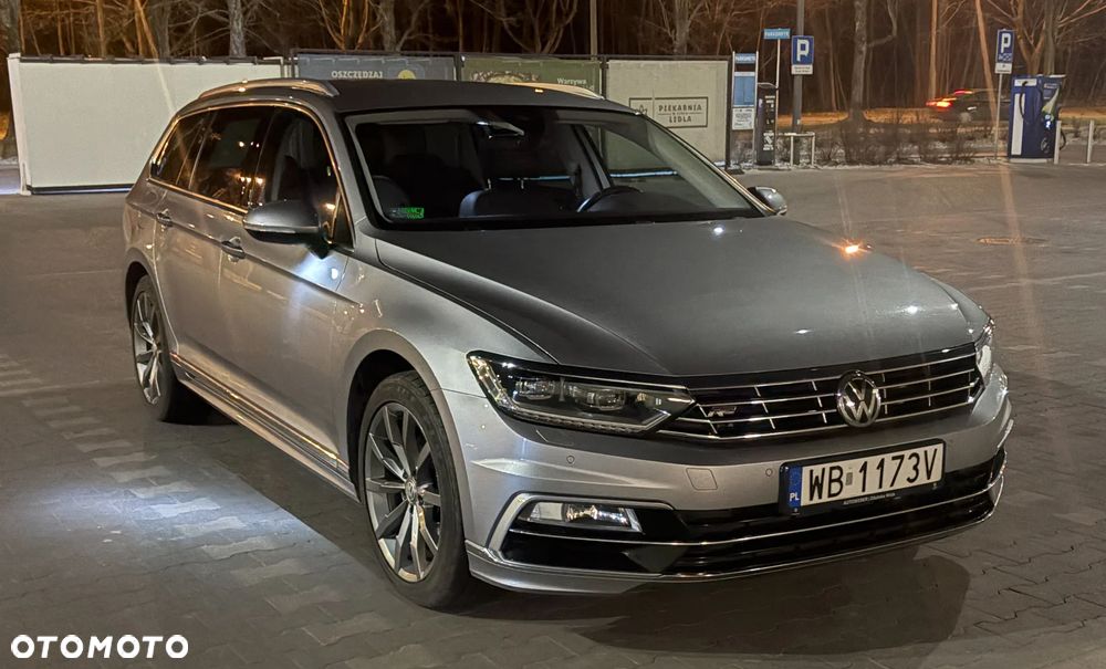 Volkswagen Passat - 1