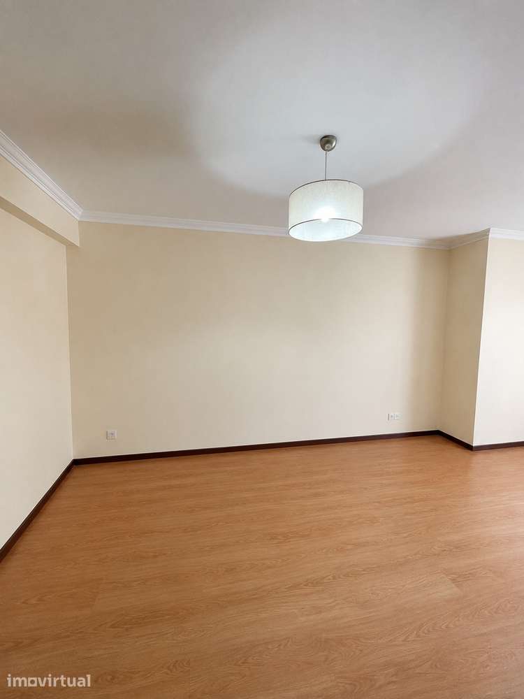 Apartamento T1 à venda na Rua Nova do Rochio, 52 - Grande imagem: 2/20