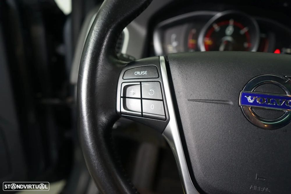 Volvo XC 60 2.0 D3 Momentum Geartronic - 22