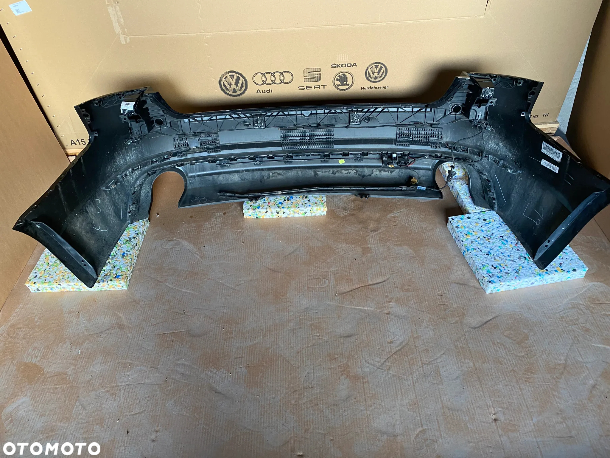 Audi A4 8W B9 SEDAN Zderzak tył kompletny czujnik dyfuzor LY9T 28km - 23