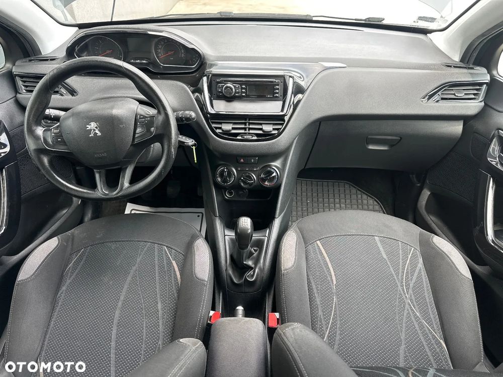 Peugeot 208 - 13