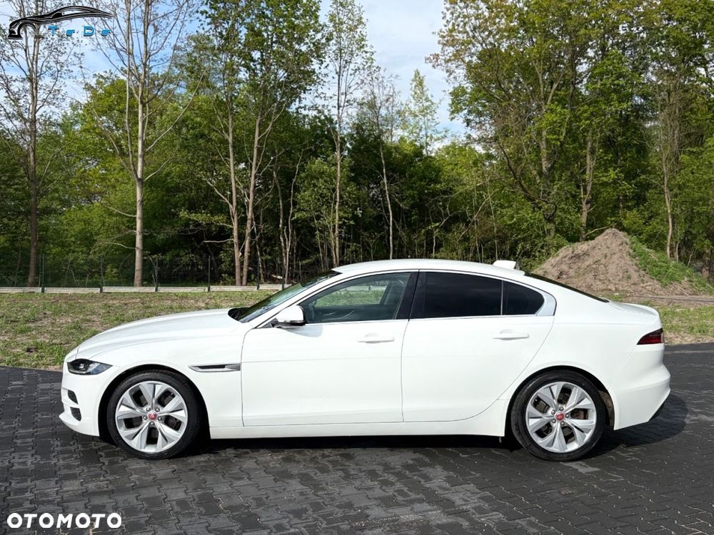 Jaguar XE 2.0 D R-Sport - 13