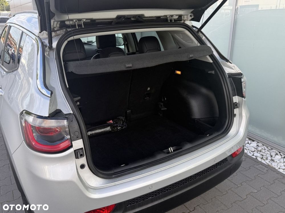 Jeep Compass - 33