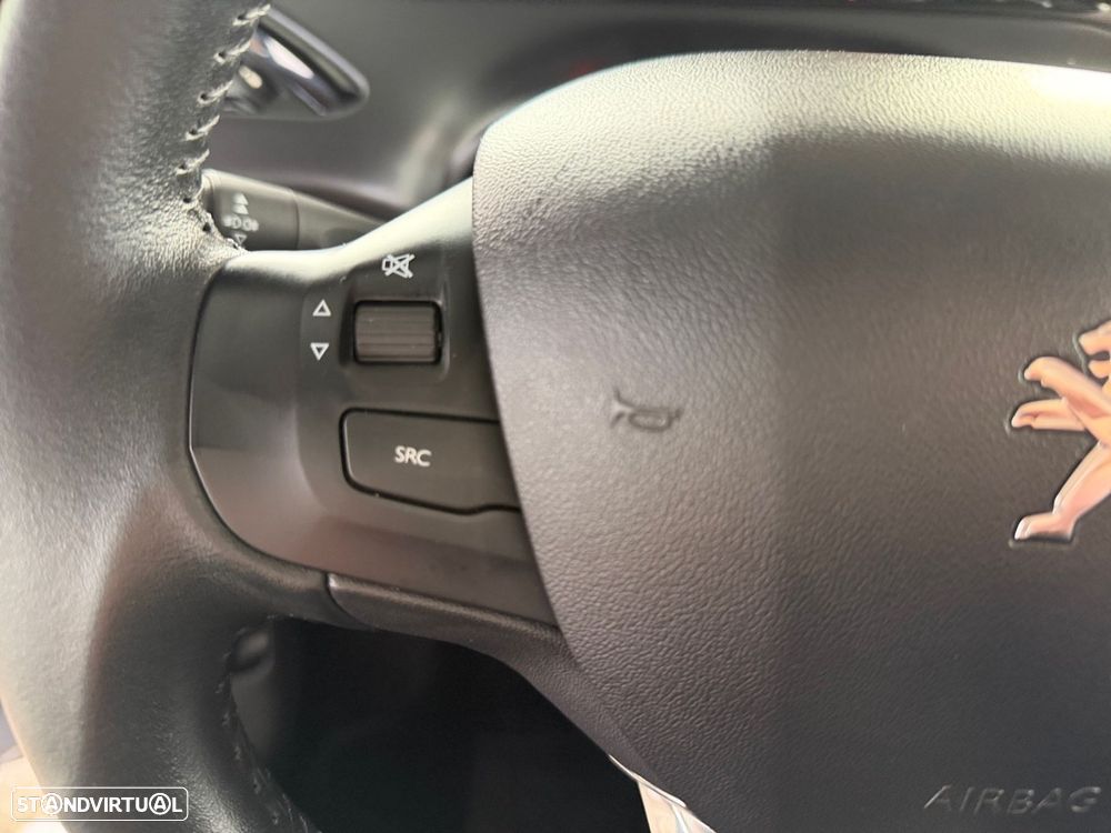 Peugeot 208 1.2 PureTech Signature - 12