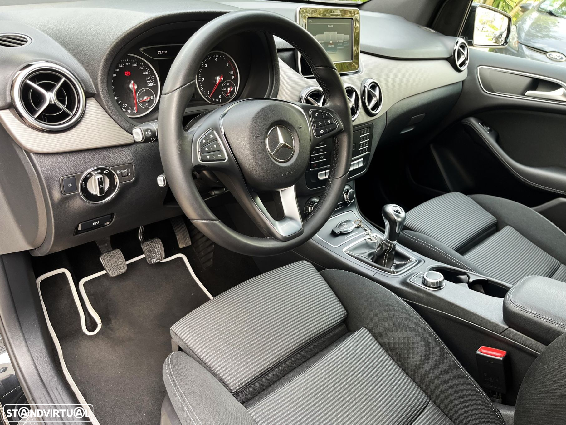 Mercedes-Benz B 180 d Style - 12