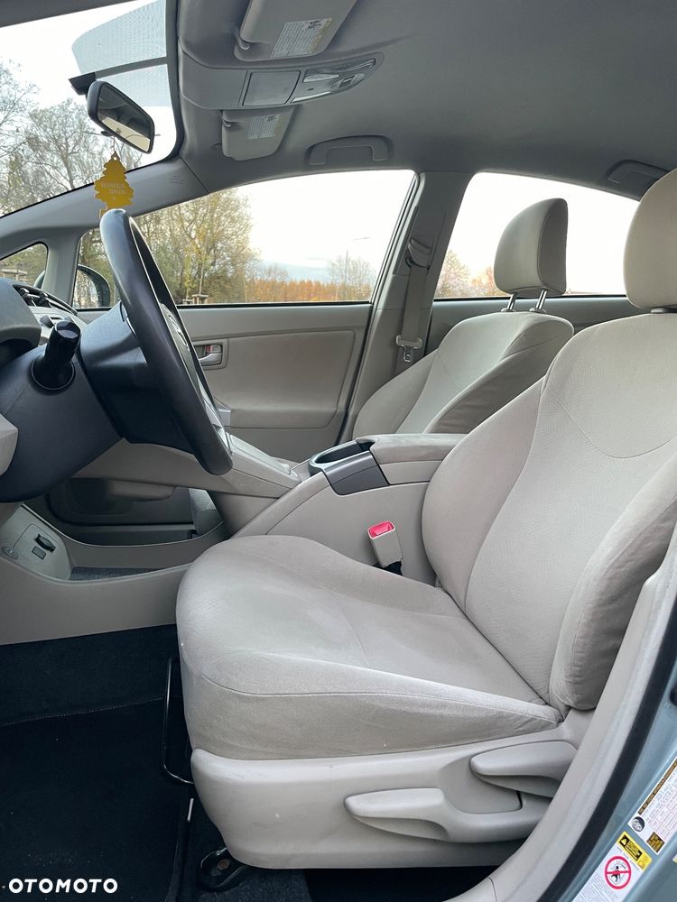 Toyota Prius (Hybrid) Executive - 15