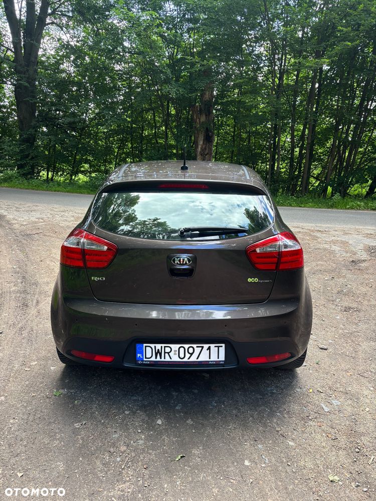 Kia Rio 1.4 M - 8