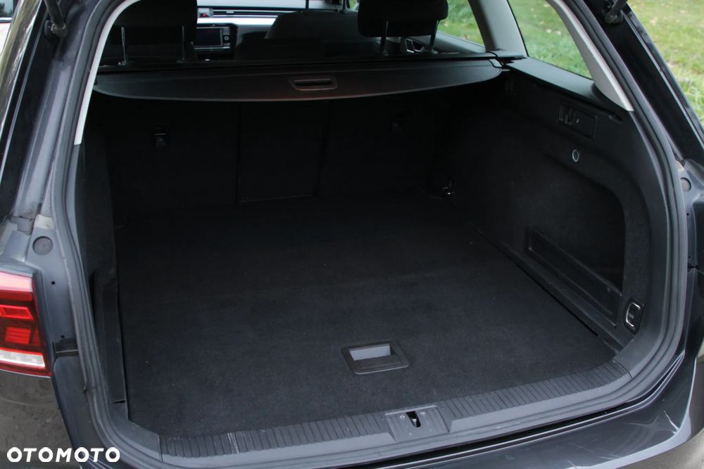 Volkswagen Passat Variant 2.0 TDI EVO Business DSG - 17
