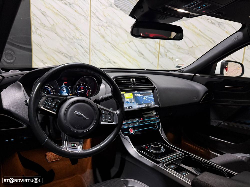 Jaguar XE 2.0 D R-Sport Aut. - 23