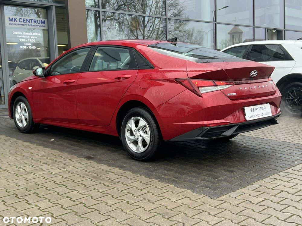 Hyundai Elantra - 4