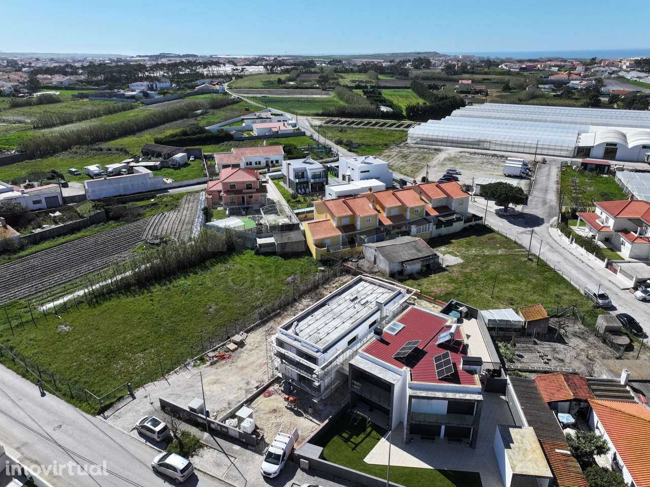 Moradia T4 c/ 1 Master Suite + 2 Suites, Jardim & Parqueamento ! - Grande imagem: 2/37