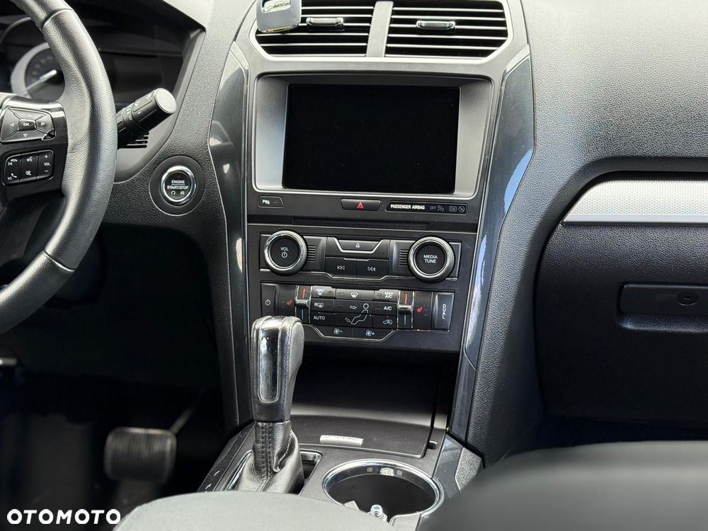 Ford Explorer - 35