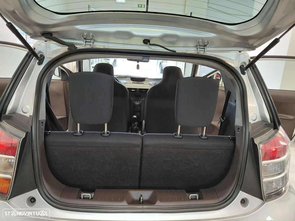 Toyota iQ 1.0 VVT-i - 34